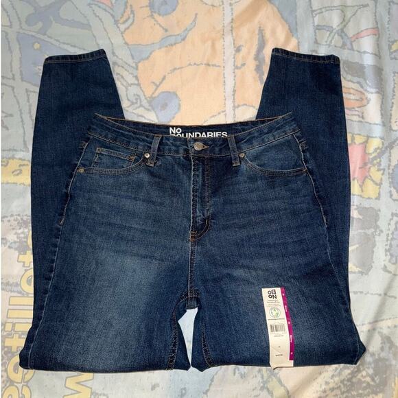 No Boundaries Women's Jeans - Comfortable & Stylish - Picture 3 of 5